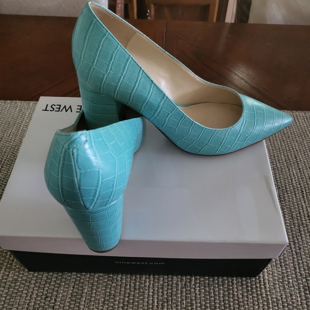 Shoes - Picture 2 of 3